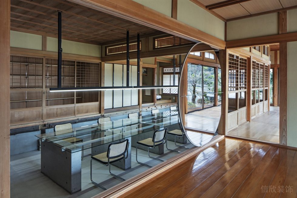 时间谷创意大厦日式原木风办公室装修方案 超大圆形造型镜