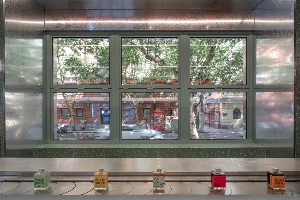 深圳宝安区简约休闲风酒吧窗户线条分割空间装修设计
