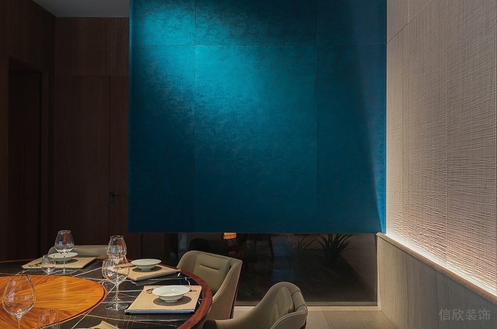 深圳宝安区中式典雅高级餐厅蓝色背景小包厢装修设计