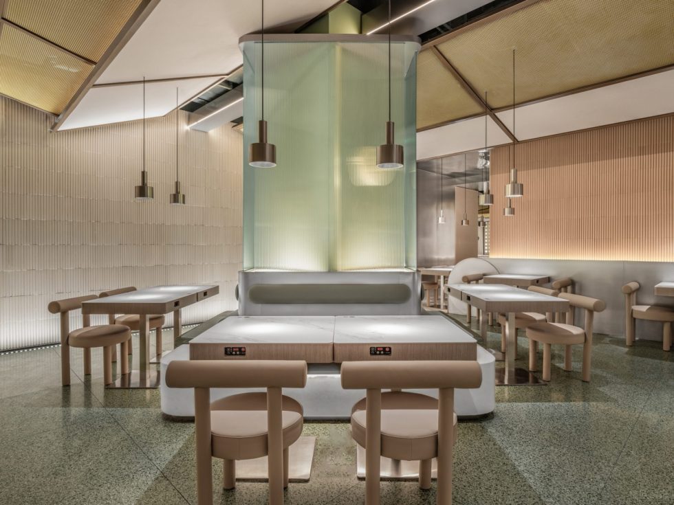 深圳宝安艺术日式食堂翠绿屏风偏厅装修设计