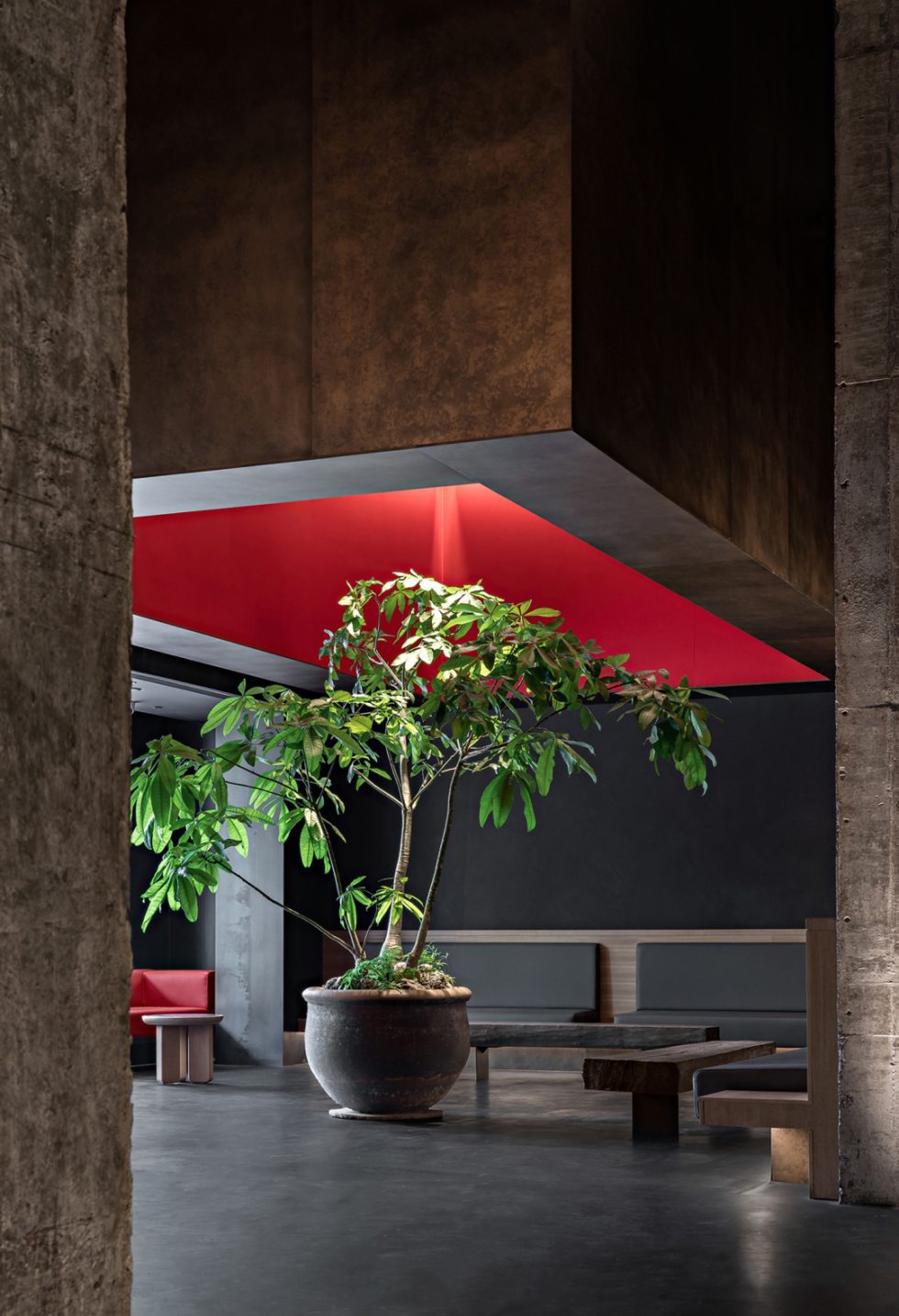 深圳福田新中式文化砖餐厅室内红色人造天井装修设计