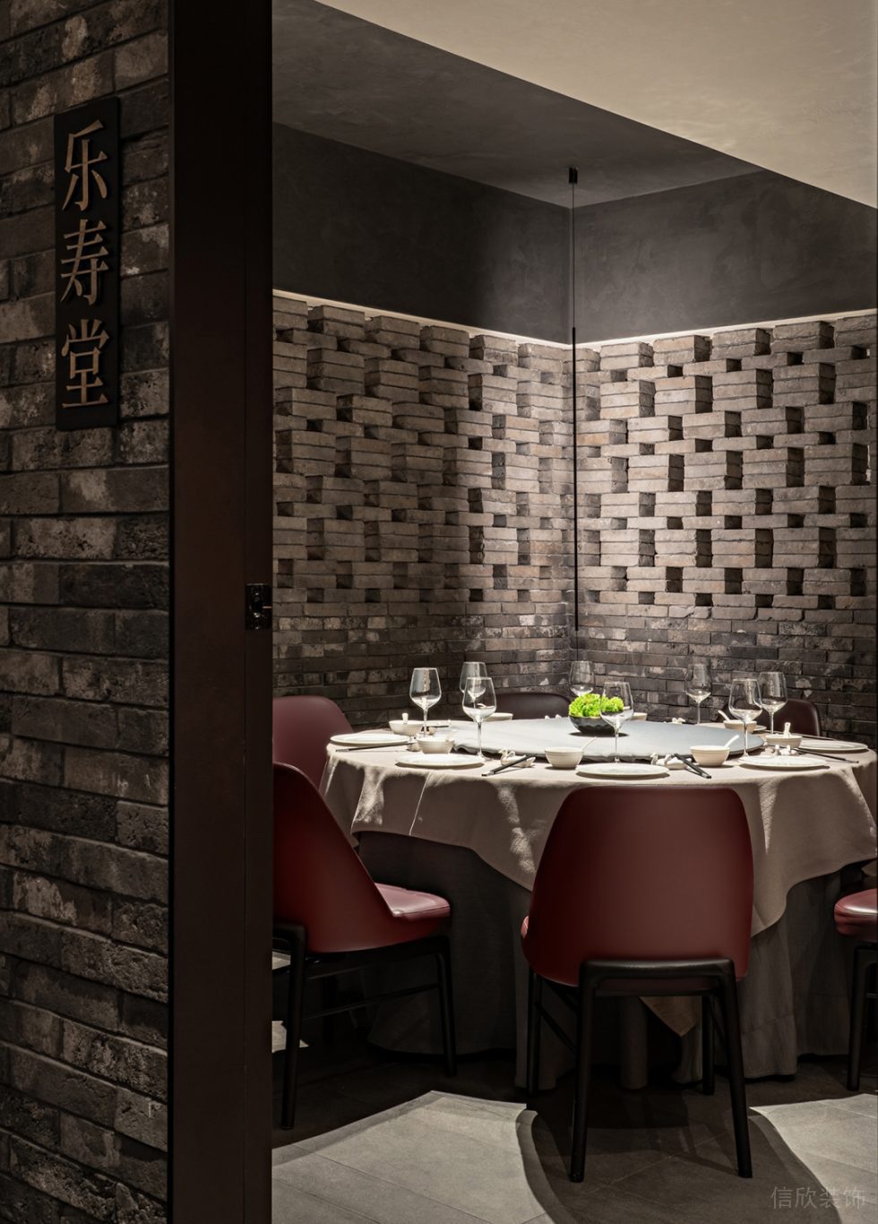 深圳福田新中式文化砖餐厅圆桌包厢装修设计