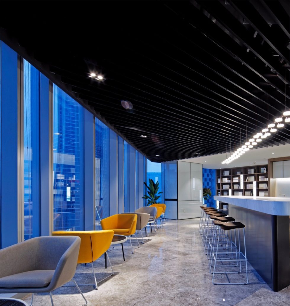 深圳南山惠恒大厦现代简约风格设计理念办公室装修案例休闲厅