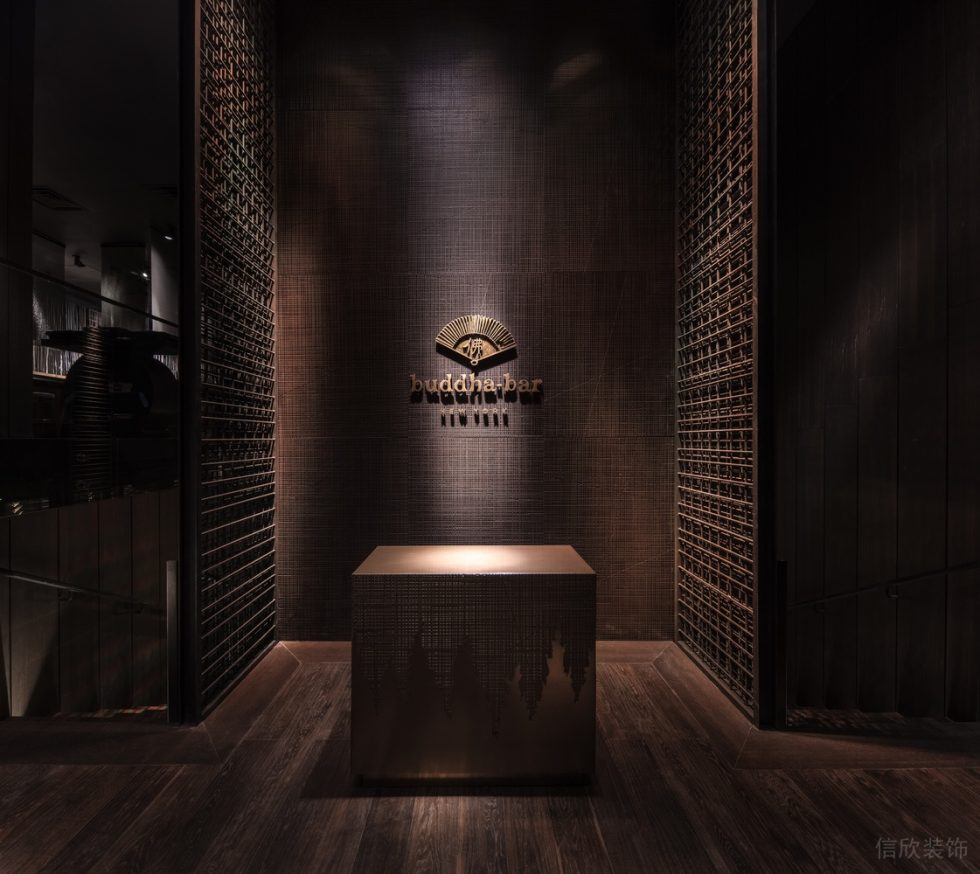 深圳南山黑色金属高雅酒吧门厅装修设计