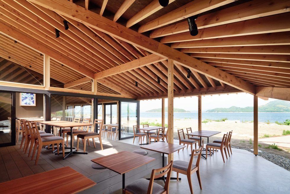 深圳南山区北欧原木自然休闲风酒吧双人用餐区装修设计