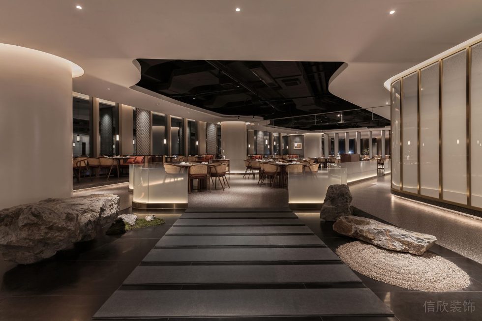 深圳市国风高雅中式餐厅黑色悬空吊顶装修设计