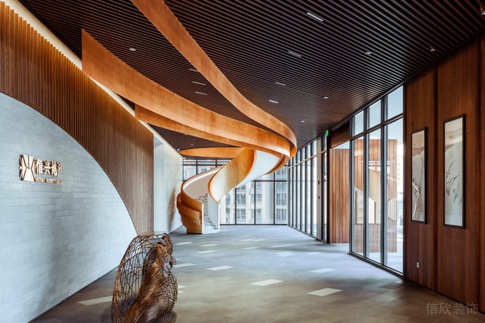 天安云谷新中式办公室装修案例 棕色哑光喷漆造型楼梯