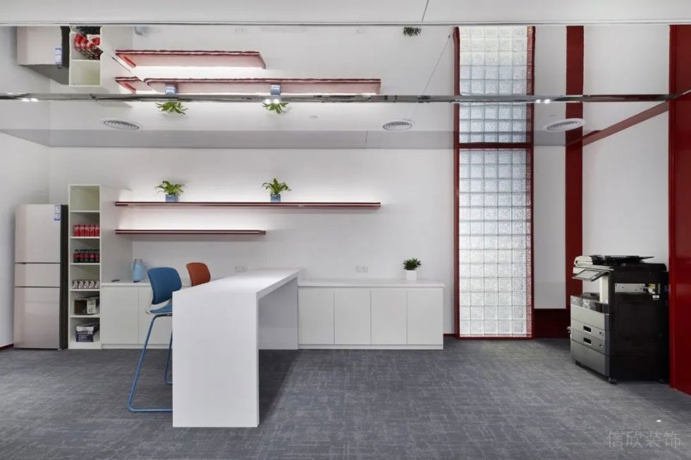 现代极简主义灰色主调办公室装修设计案例 茶水区