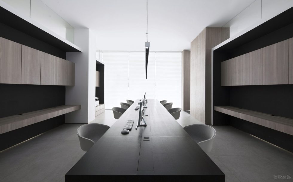 多元极简风办公室装修设计深木色工作台