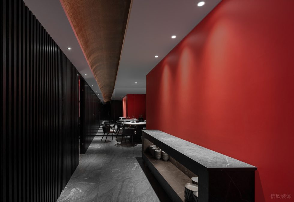 古典新中式火锅店黑色栅格背景墙装修设计