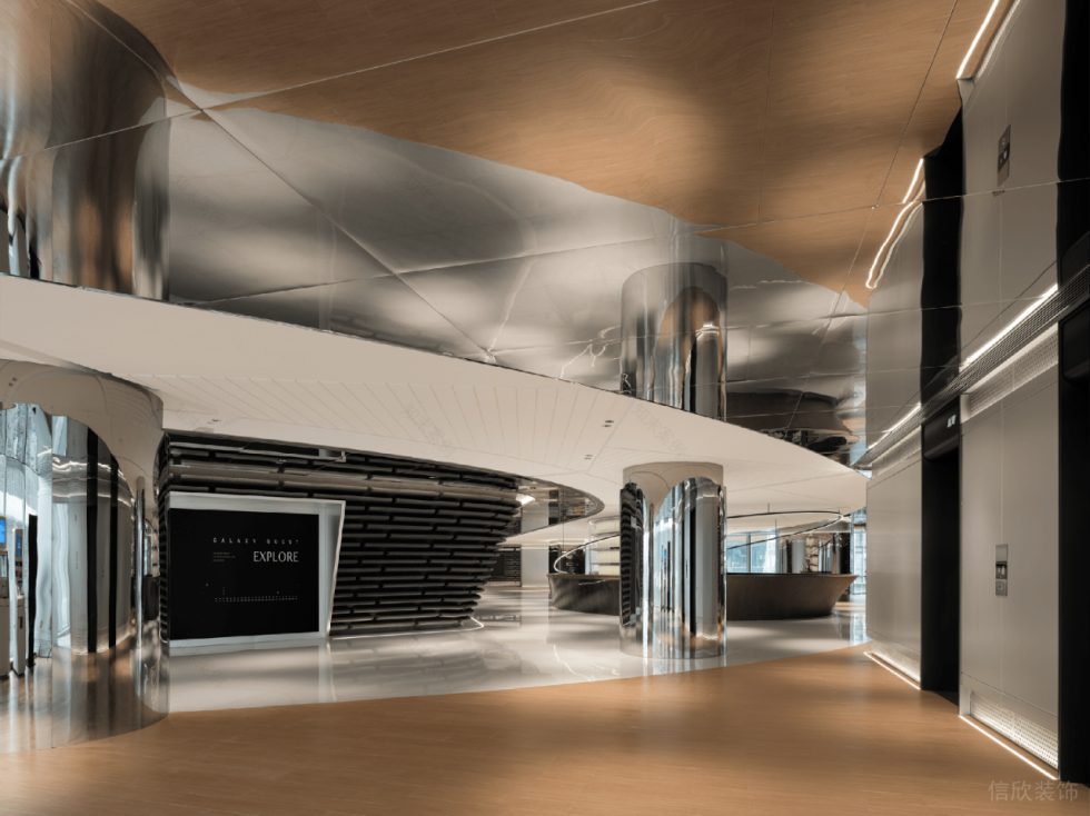 高级现代风办公室装修案例过道空间银色圆柱