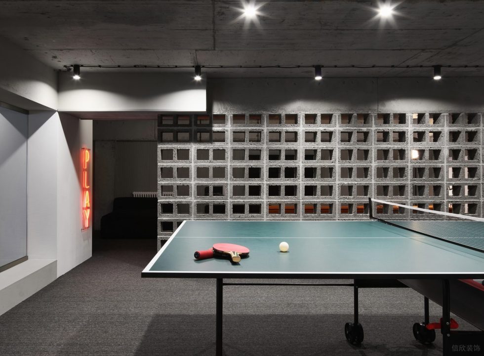 工业风办公室装修方案 休闲区乒乓球桌