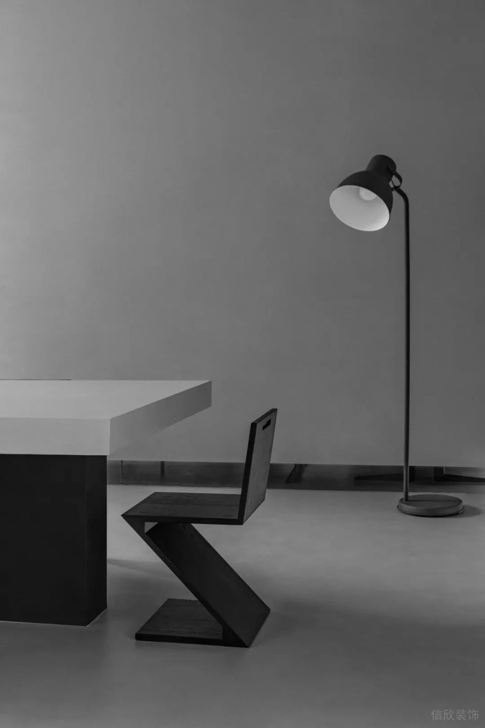 极简黑白灰风格办公室装修案例会议室曲线型办公椅