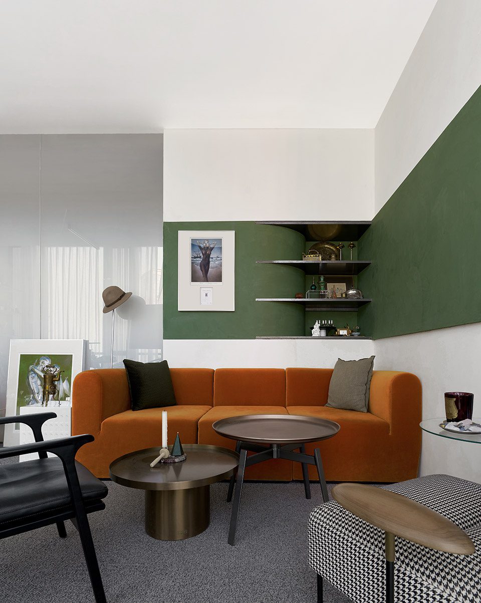 简约时尚风办公室装修设计 休息区橙色布艺沙发