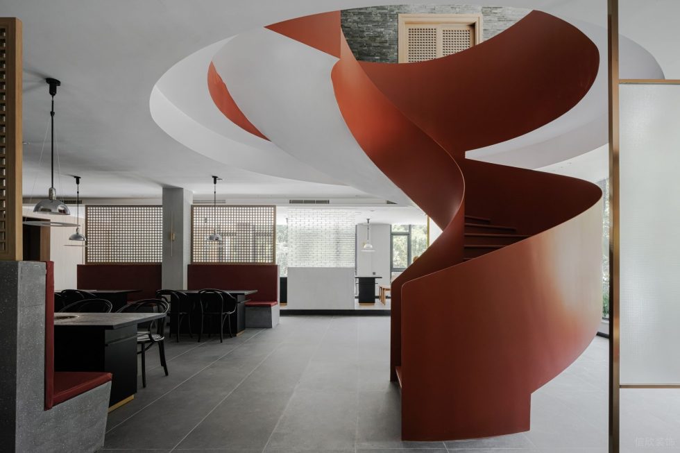 简约中式风中餐厅螺旋上升式梯道装修设计