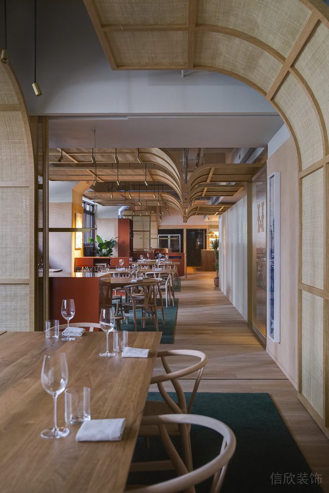 木质欧式餐厅笔直过道装修设计