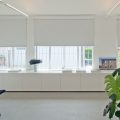 清新简约风办公室装修设计 白色烤漆木飘窗台