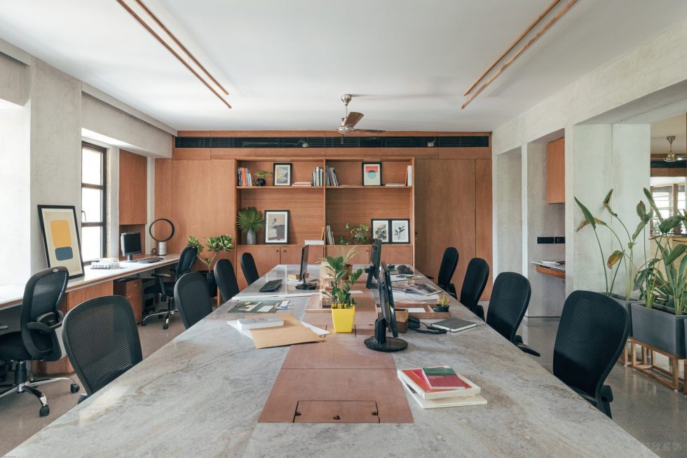 清新原木风办公室装修设计米白色大理石工作台
