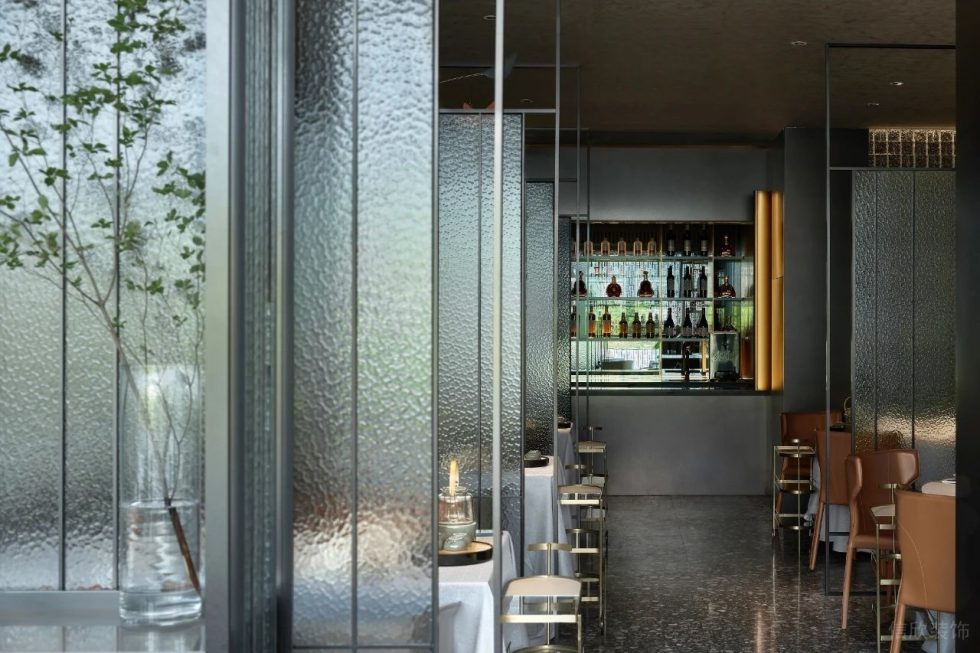 深远轻奢金属感中餐厅散客区装修设计效果图