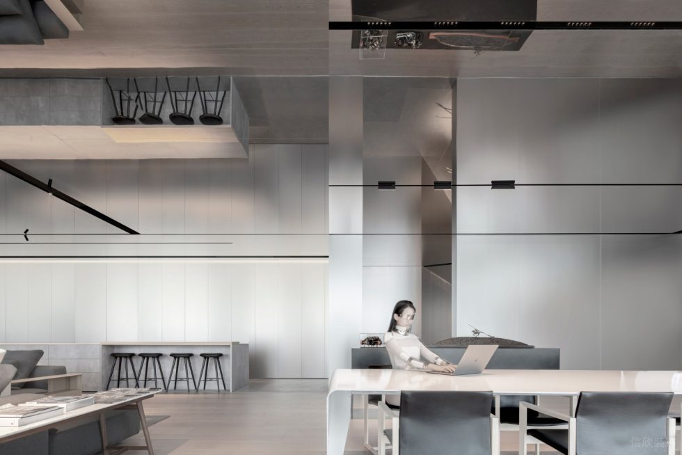 未来科技风办公室装修设计 办公区白色烤漆木长桌