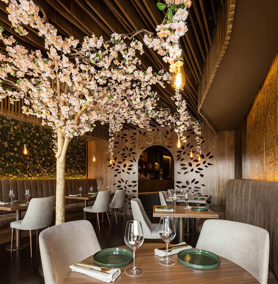 现代东南亚风西餐厅景观多人用餐区装修设计
