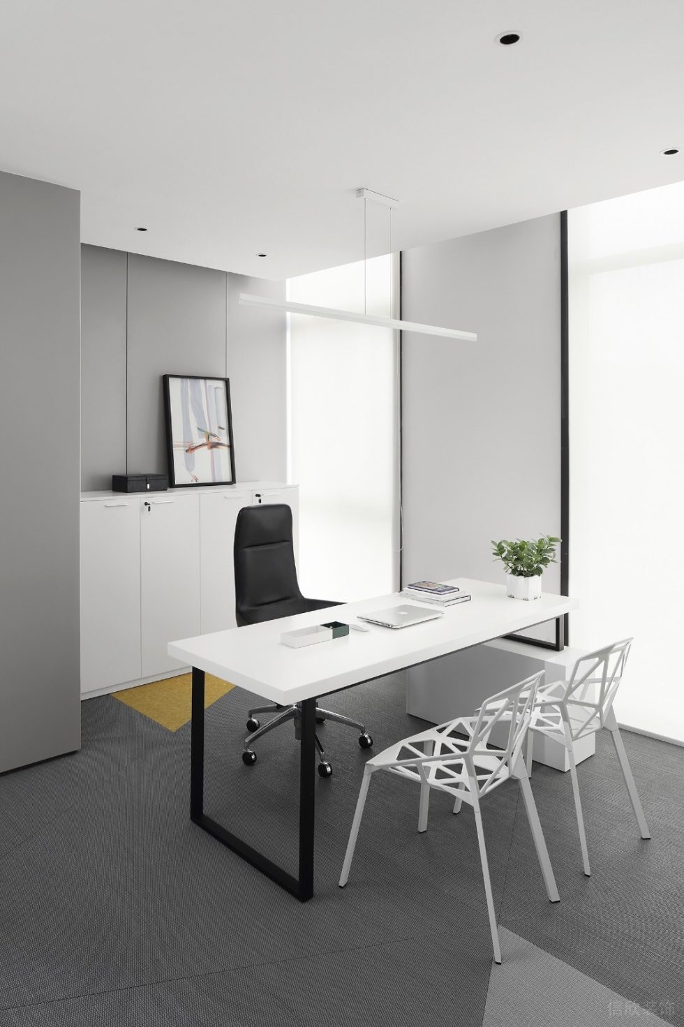 现代淡色系风格办公室装修案例黑白灰色调经理办公室
