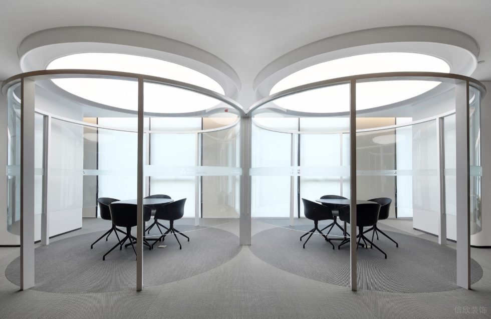 现代淡色系风格办公室装修案例黑白灰色调洽谈室