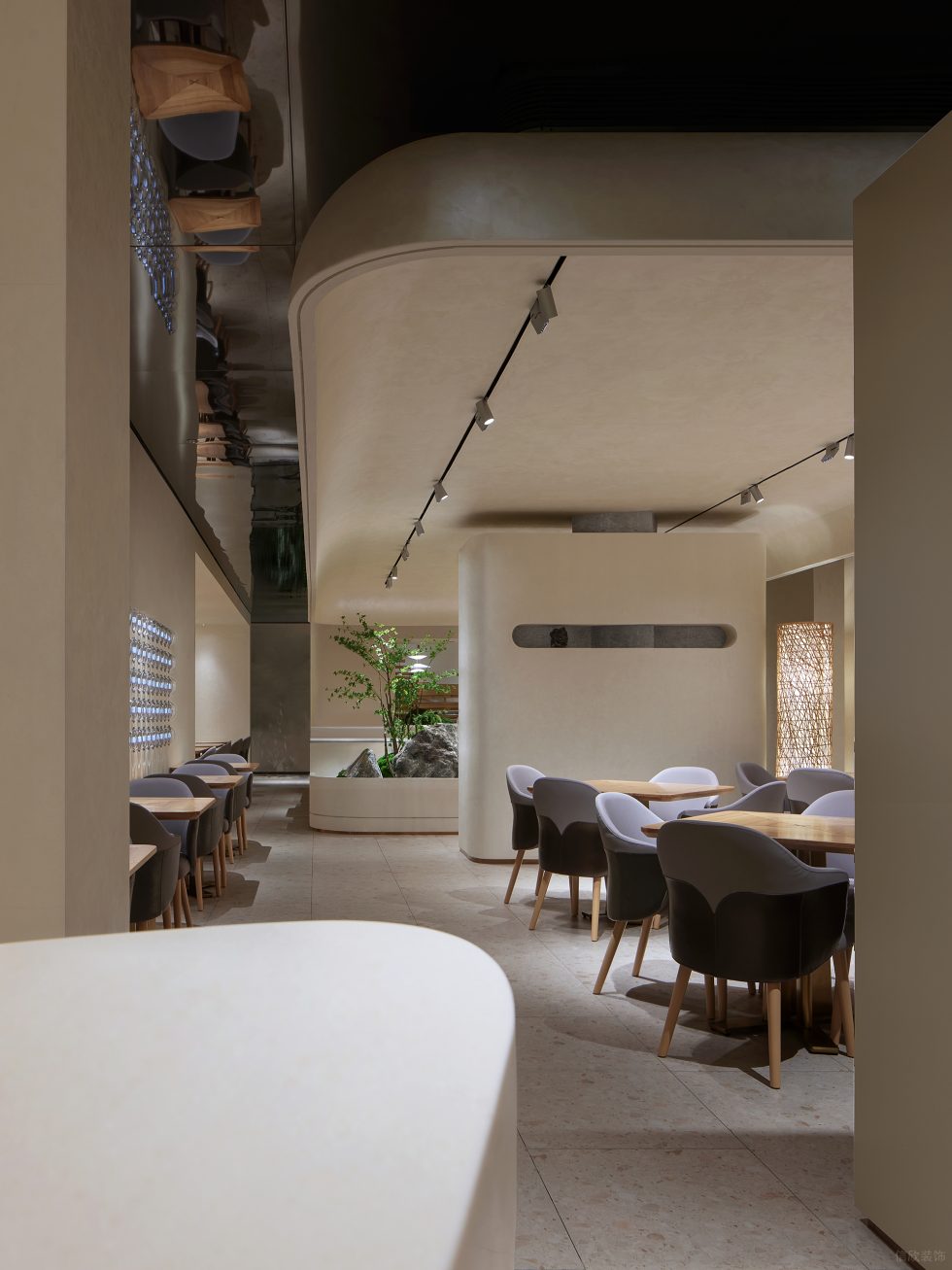 现代极简餐厅通透中厅装修设计