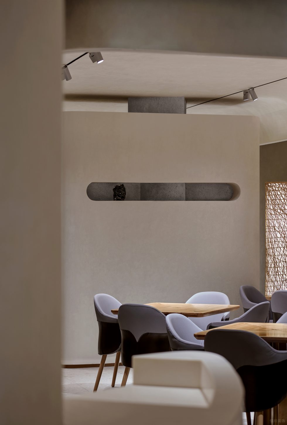 现代极简餐厅微水泥装饰墙装修设计