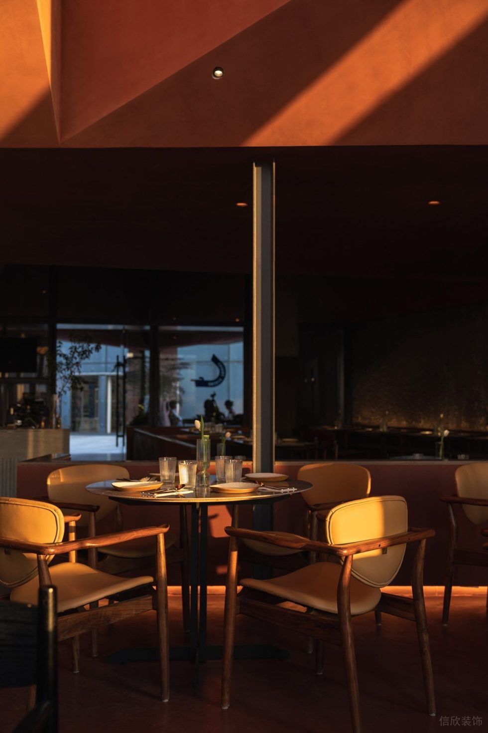 现代雅致西餐厅装修设计 木架镂空座椅