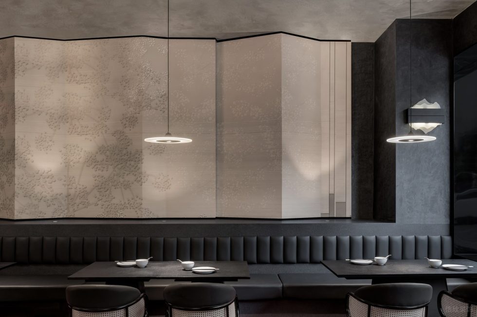 新中式中餐厅雅致屏风背景墙设计装修