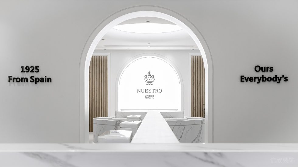 白色主调卫浴展厅装修方案 圆形拱门品牌logo