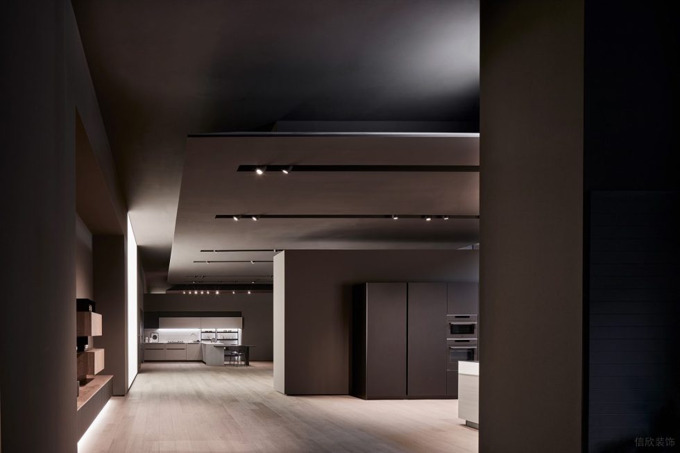 沉静深色调橱柜展厅装修设计方案 现代化智能厨房