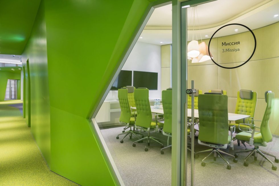 多彩现代风办公室装修设计翠绿色会议室