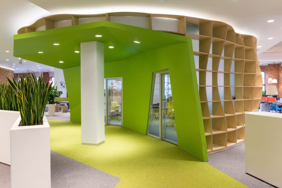 多彩现代风办公室装修设计翠绿色曲面造型隔墙