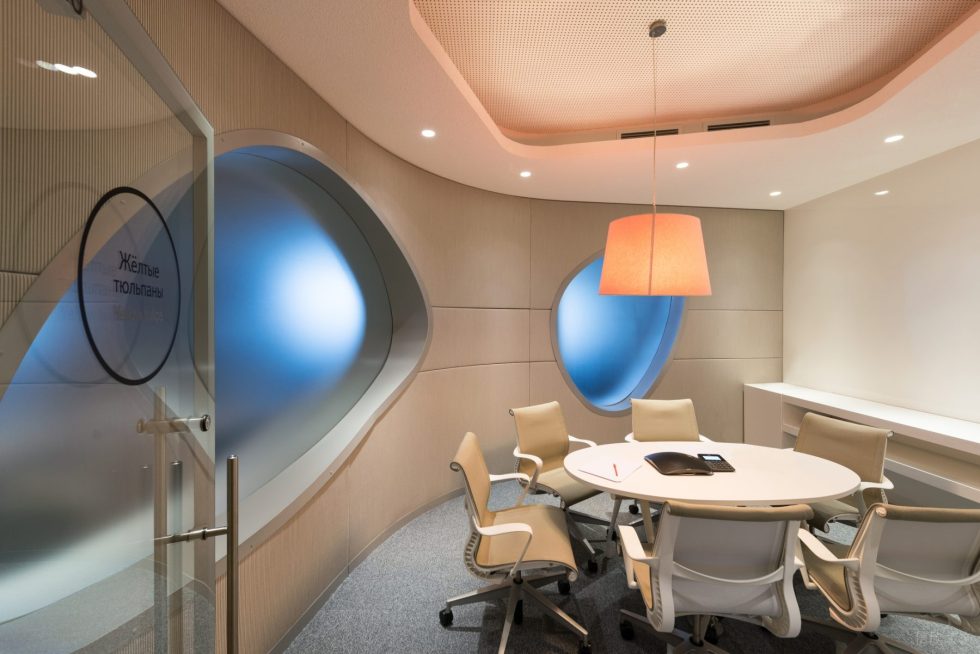 多彩现代风办公室装修设计米白色洽谈室