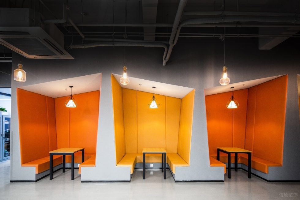混搭时尚工业风办公室装修设计橙黄色讨论区
