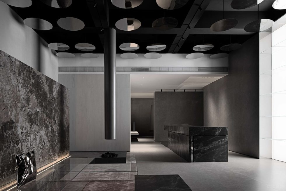 极简主义瓷砖展厅装修设计方案 黑色瓷砖展示
