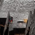 金属感工业风画廊装修设计方案 凹凸金属颗粒感墙面