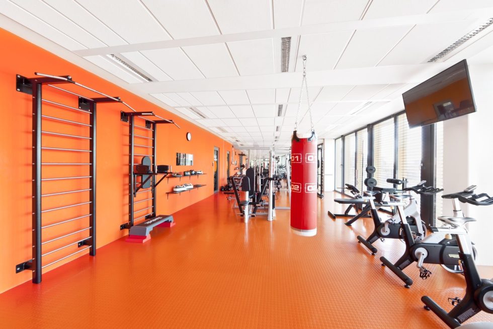 简约混搭风办公室装修设计橙色健身房