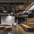 酷炫现代风办公室装修设计暗色系阶梯式活动厅