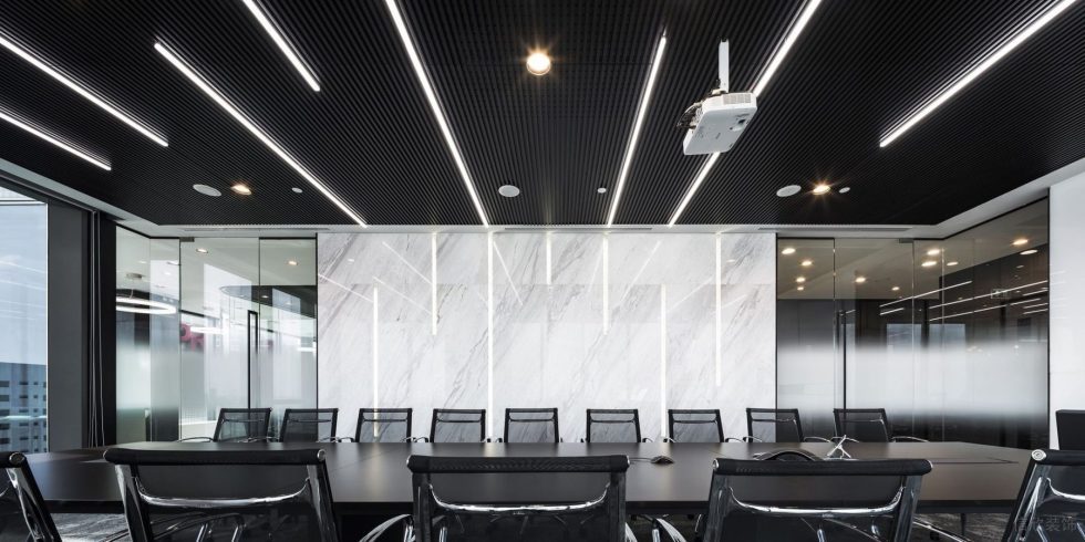 酷炫现代风办公室装修设计黑白色会议室