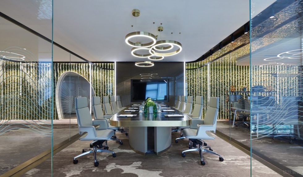 魔幻现代风办公室装修设计高级灰会议室