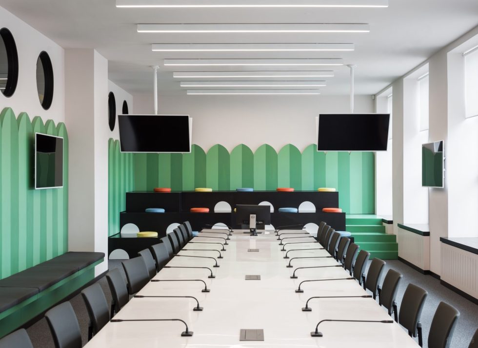奇趣简约风办公室装修设计白绿色座谈室