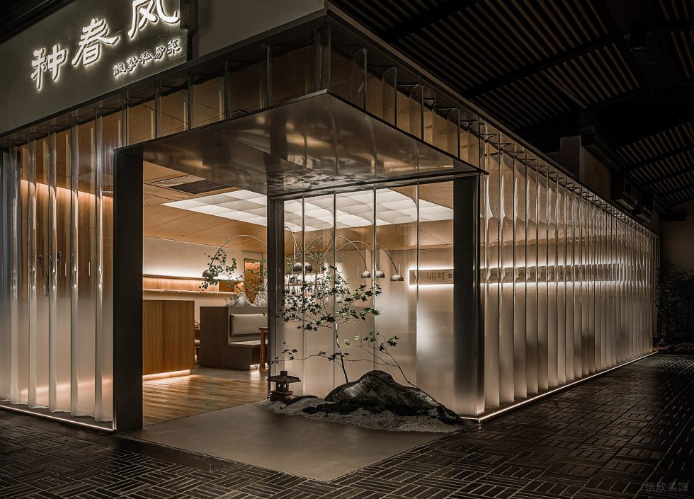 日式原木风中餐厅特色玻璃外墙设计图