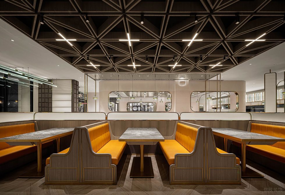 新潮轻奢港式餐厅木纹铝通材料天花装修设计