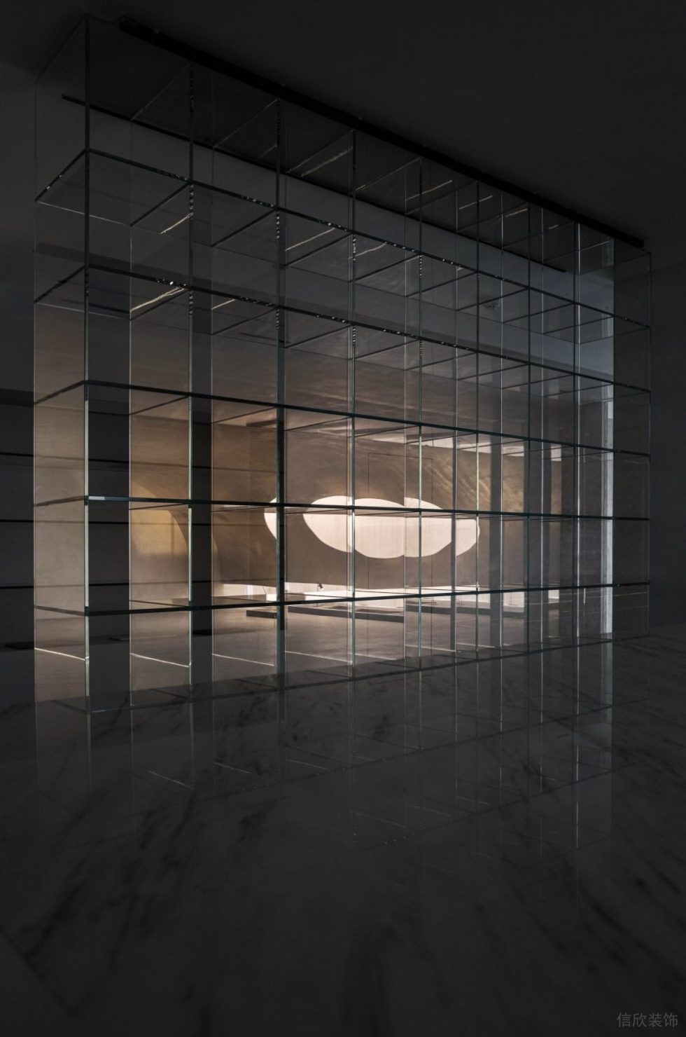 现代极简美学体验馆展厅设计方案 透明玻璃墙体