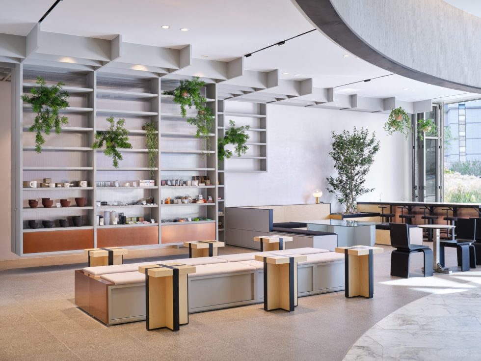 现代简约风咖啡厅灰色悬空置物架搭暗金柜面设计示意图