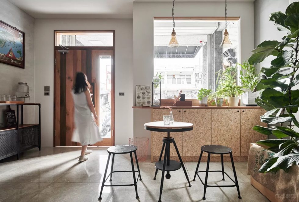 现代简约风咖啡厅简约木质门窗装修设计图