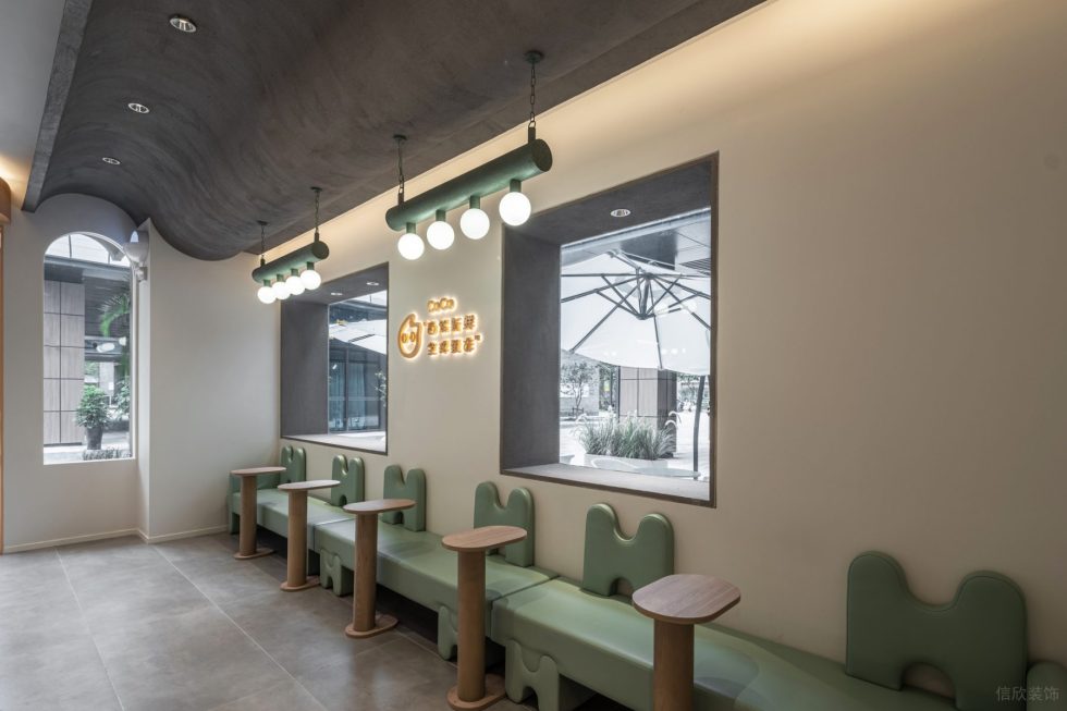 现代简约风饮品店用餐区绿色沙发装修设计